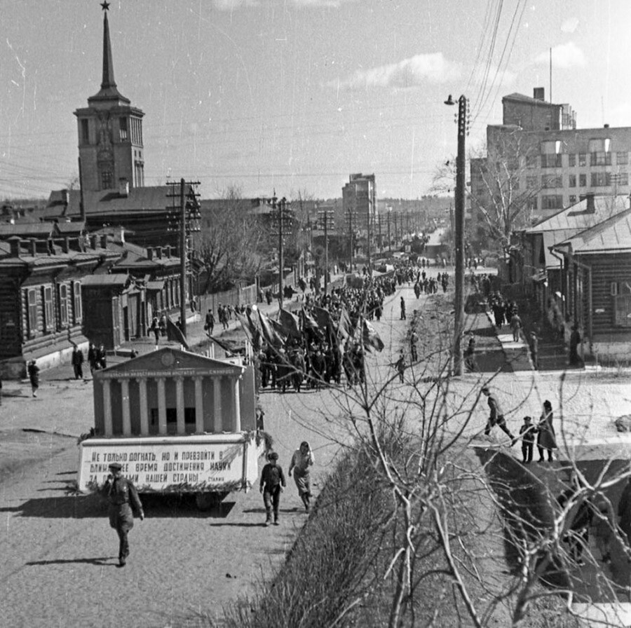 Кућа Виничевских (лево). Свердловск почетком 1940-их.