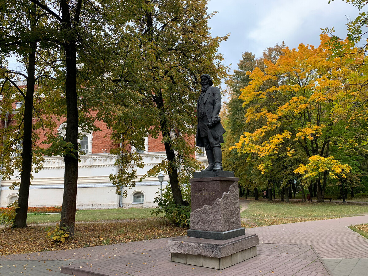 Sebuah monumen untuk Akim Maltsov.