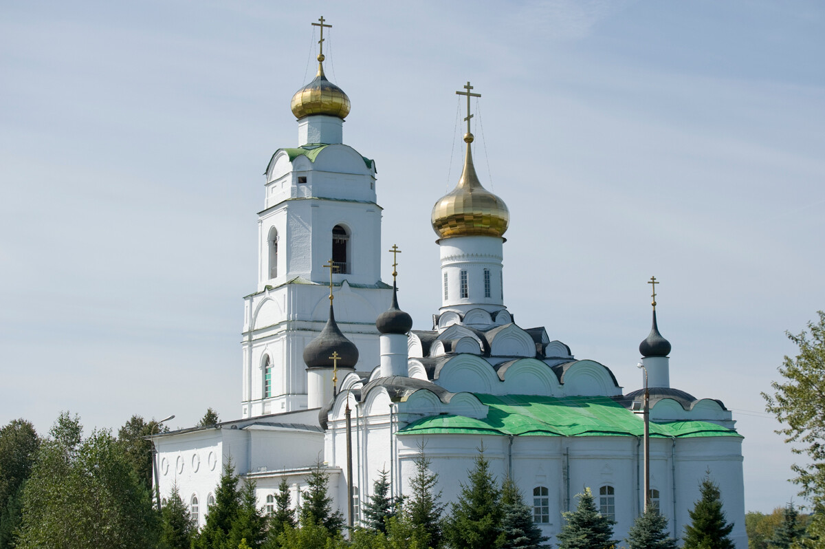 Vyazma. Trinity Cathedral, southwest view. August 22, 2012