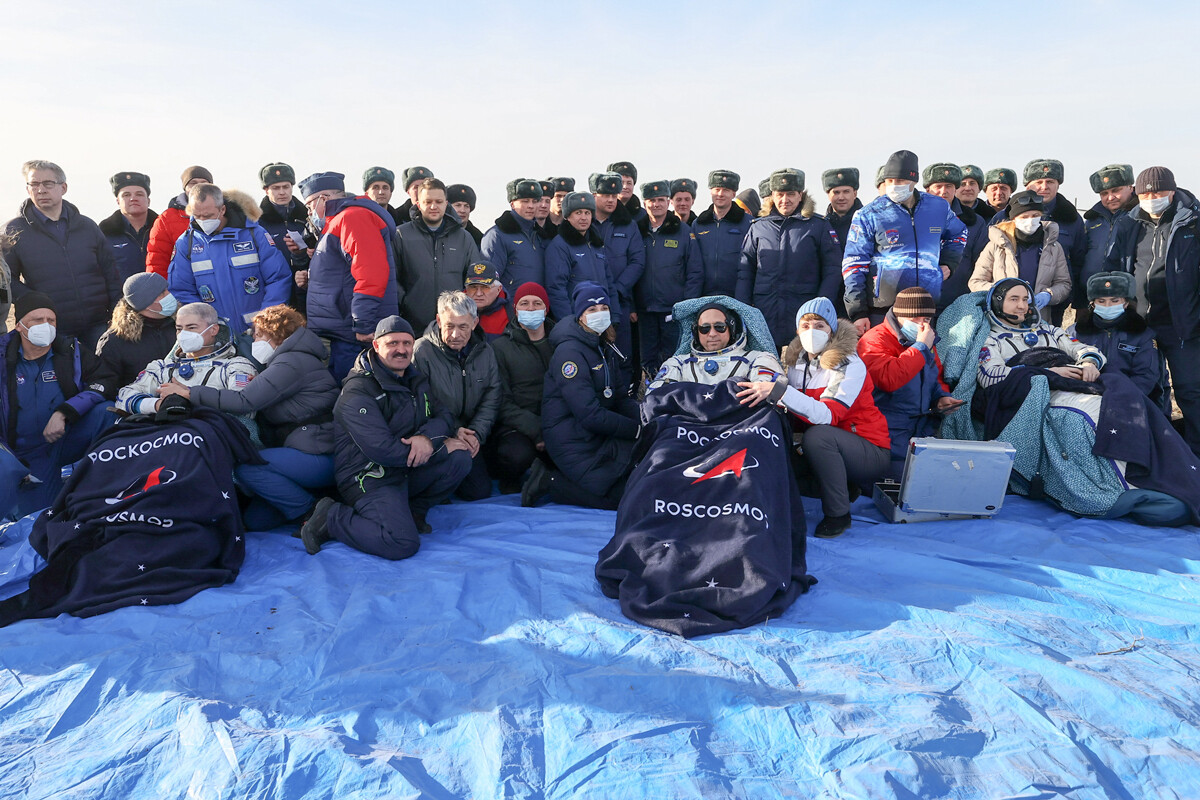 L'astronaute de la Nasa Mark Vande Hei et les cosmonautes russes Anton Chkaplerov et Piotr Doubrov.