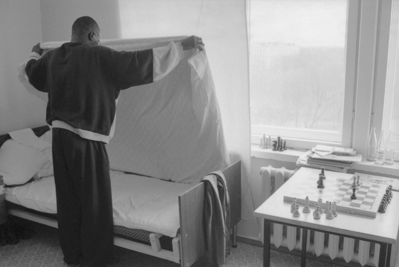 Un paciente de la Clínica de Enfermedades Infecciosas de Moscú №2 fotografiado en su habitación, 1990
