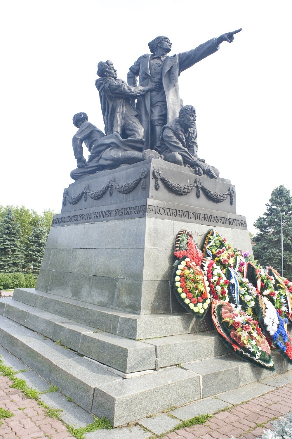 Споменик генералу Михаилу Јефремову (1897-1942). Август 2012. 