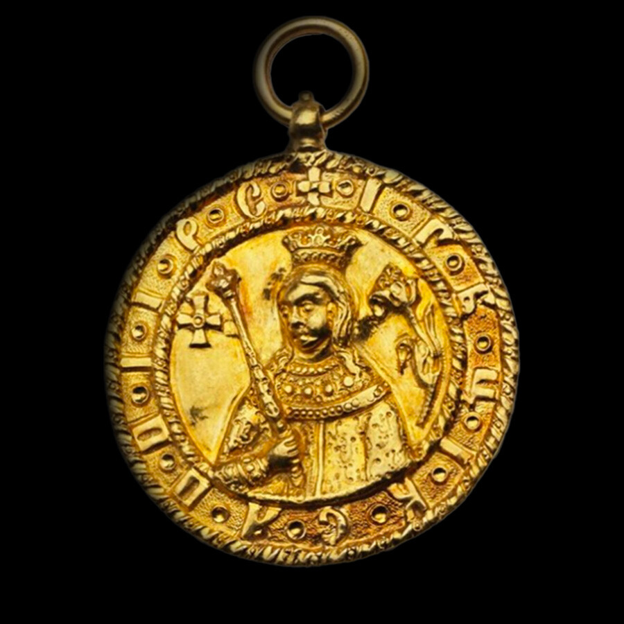 Золотой наградной медальон с изображением царевны Софьи Алексеевны (1682-1689)
