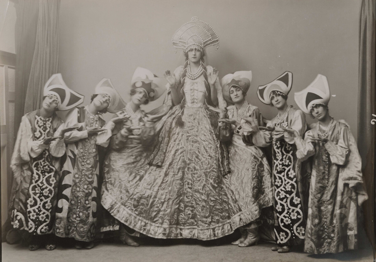 Una escena del ballet 'Cuentos de hadas rusos'. París, 1918