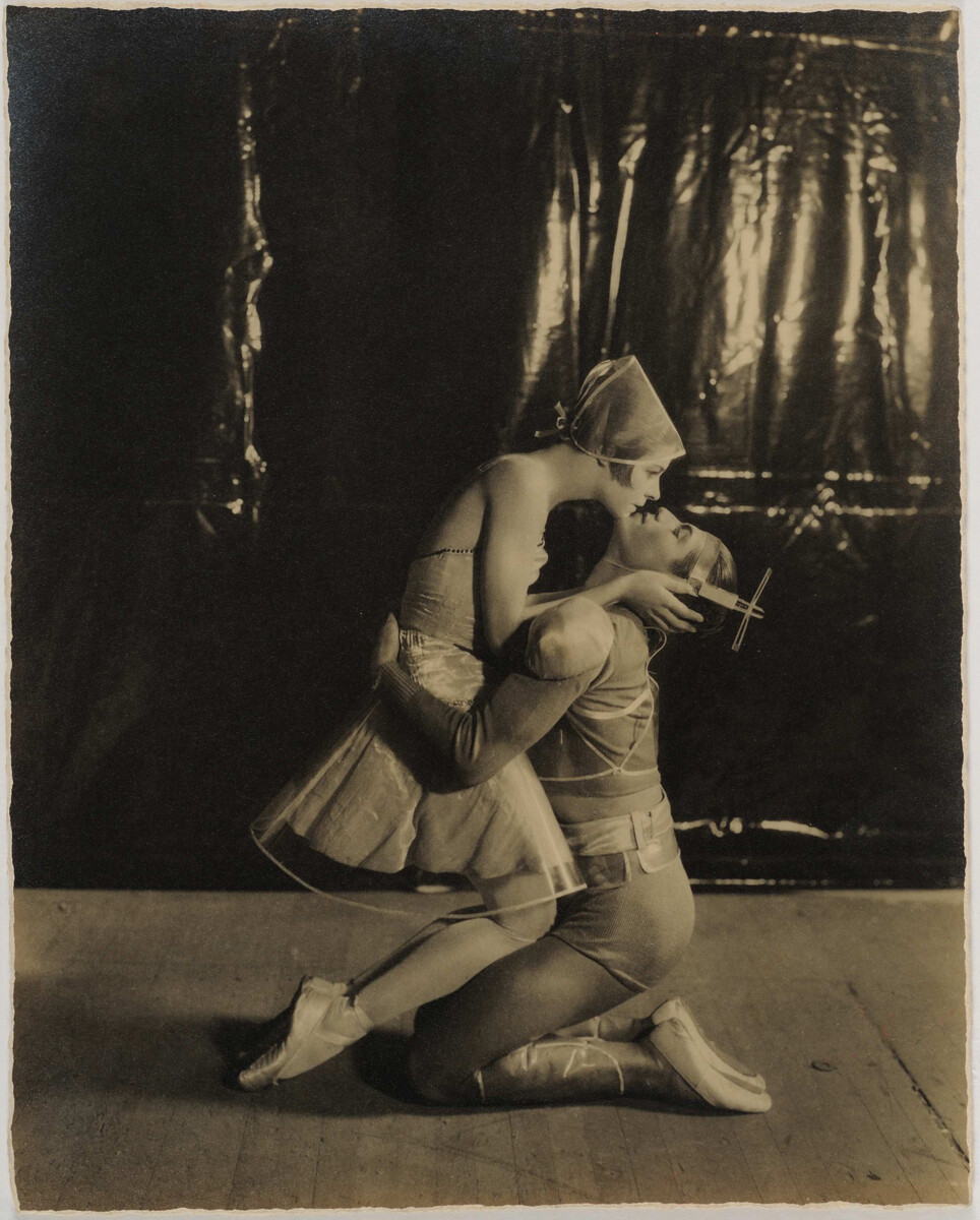 Alicia Nikítina y Serge Lifar en el ballet 'Gata', Londres, 1927