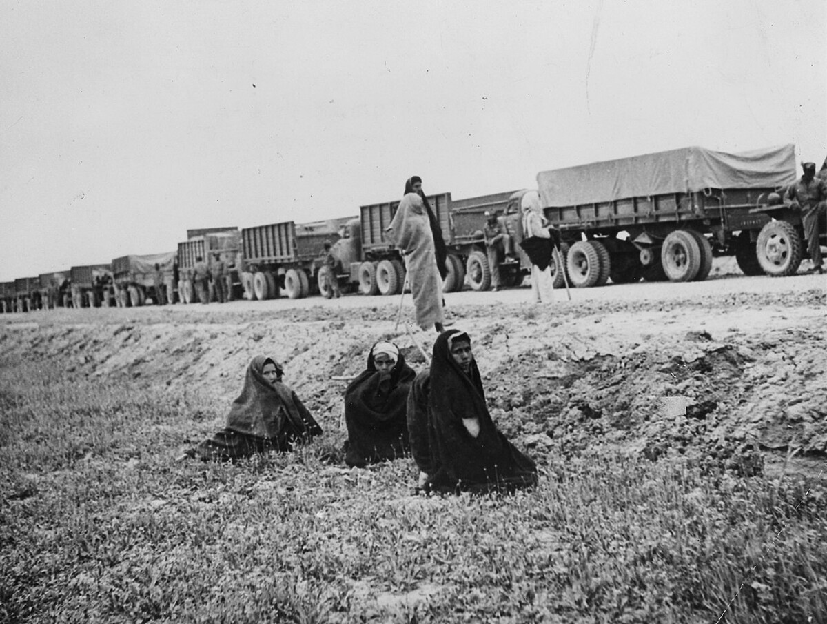 Nekje blizu Vzhodnega Irana - konvoj tovornjakov z ameriškimi zalogami za ZSSR 
