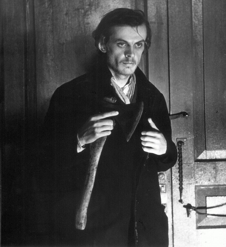 Sebuah gambar diam dari film Soviet 'Crime and Punishment'
