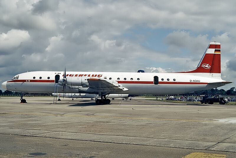 Galáxia Il-18, o avião da URSS que foi best-seller entre companhias aéreas estrangeiras