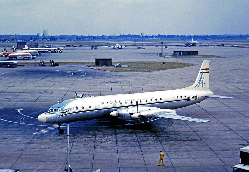 Galáxia Il-18, o avião da URSS que foi best-seller entre companhias aéreas estrangeiras