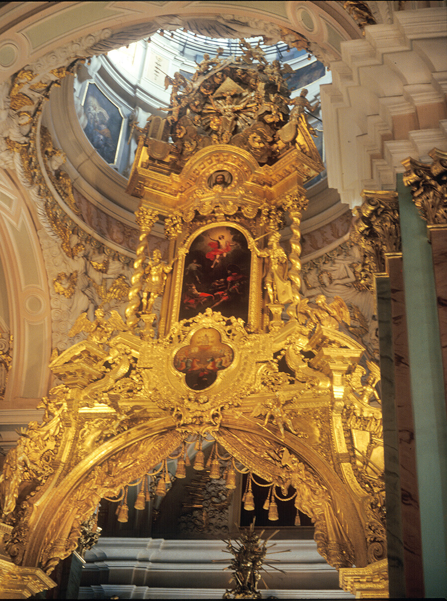 Katedral Petropavlovskaya. Struktur atas layar ikon dengan ikon Ascension. 9 Maret 1980