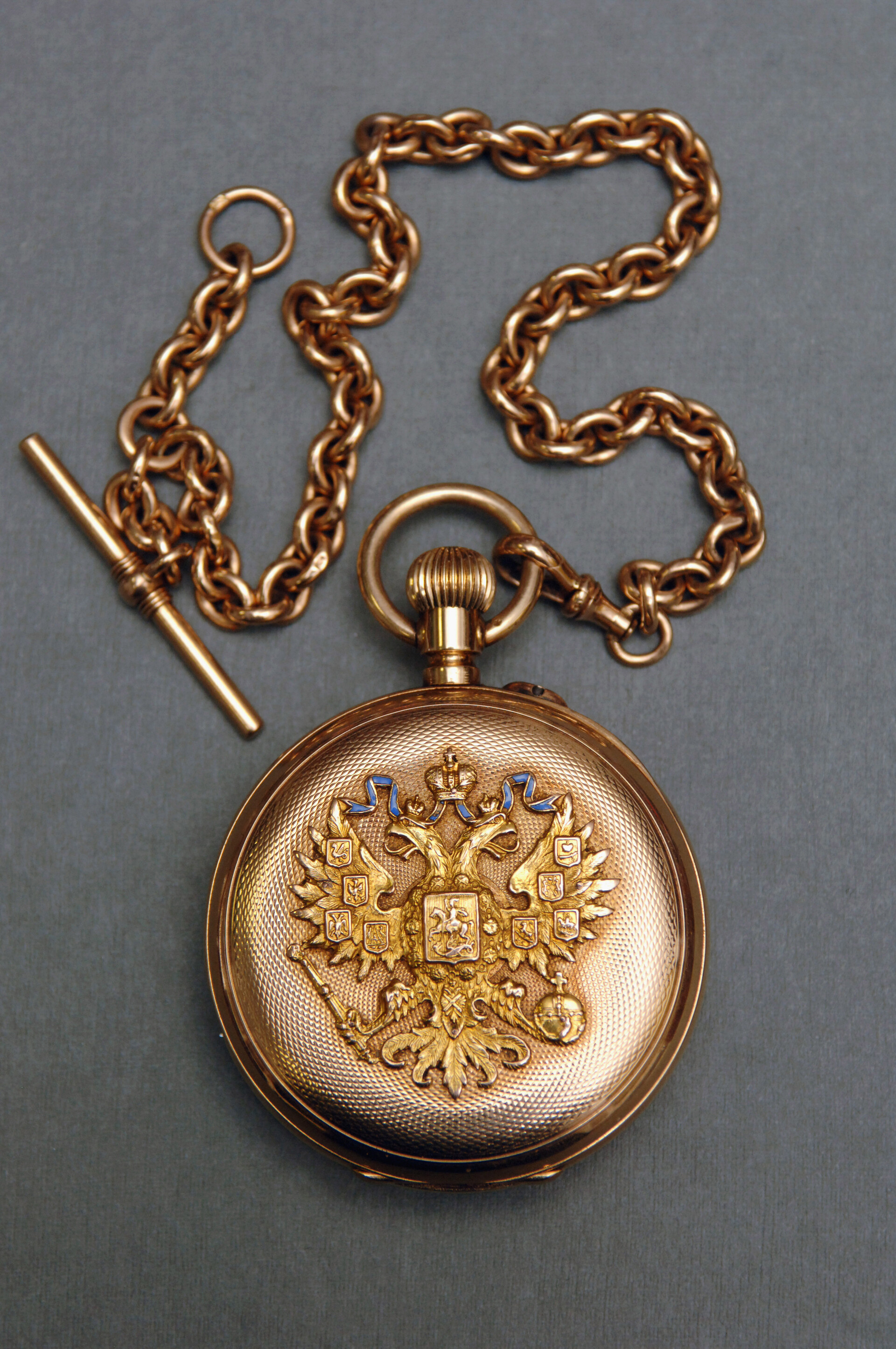 Odprta žepna ura z verižico. Darilo iz kabineta Njegovega cesarskega veličanstva. Ura - Švica (mehanizem). Trgovska hiša 