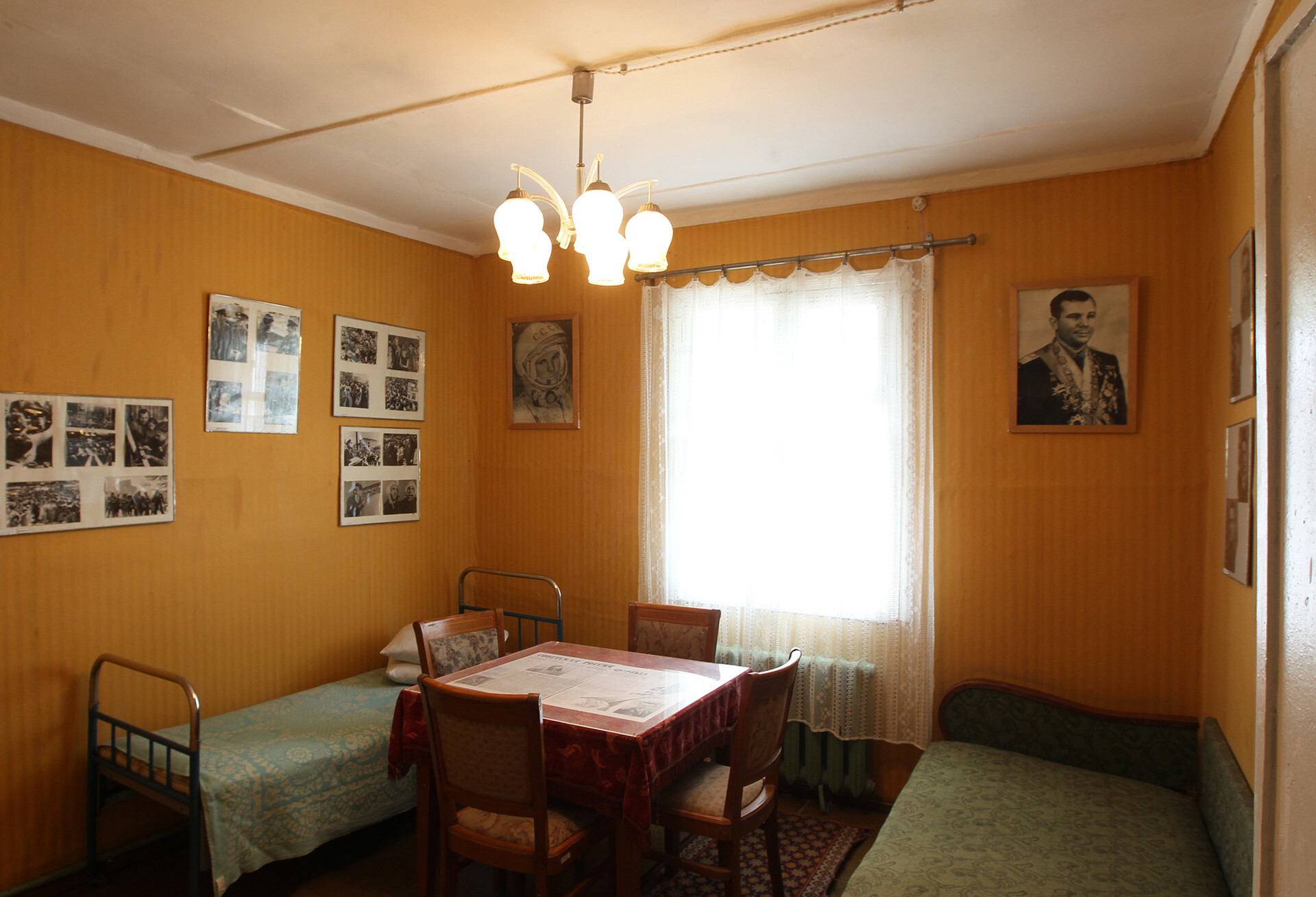 Interior de la casa de Yuri Gagarin, parte de la exposición del museo del cosmódromo de Baikonur.