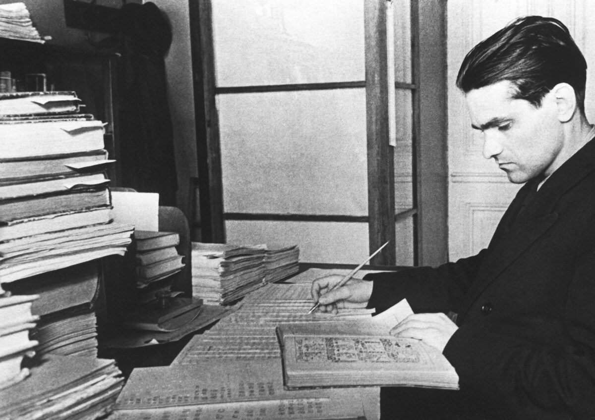 Knorozov working on his paper, 1952