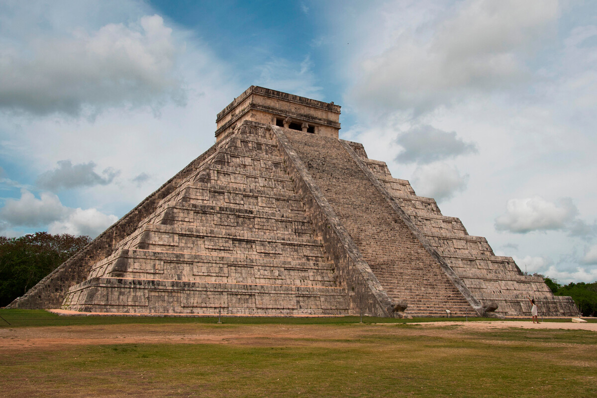 Pyramid of Kukulkan, Chichen-Itza, Yucatan, Mexico