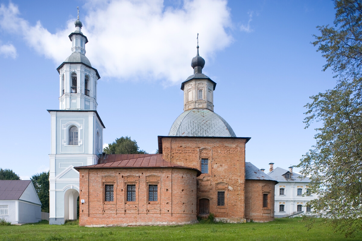 Khmelita estate. Church of the Kazan Icon of the Virgin, south view. August 23, 2012