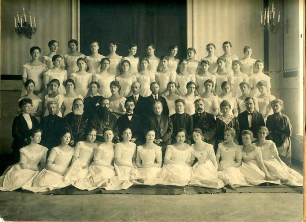 Group portrait of students and teachers of the last graduating class, 1918