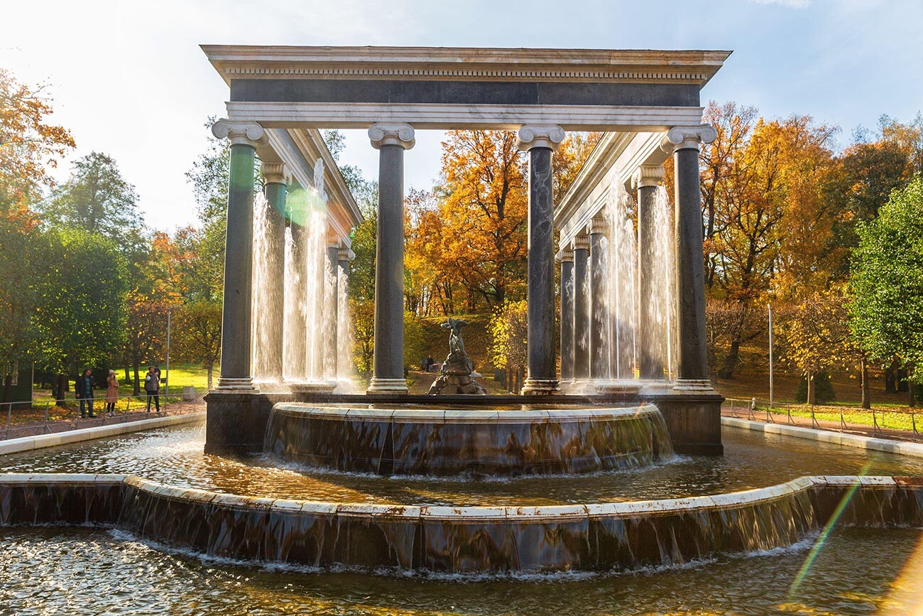 Fontaine « Cascade aux lions » à Peterhof


