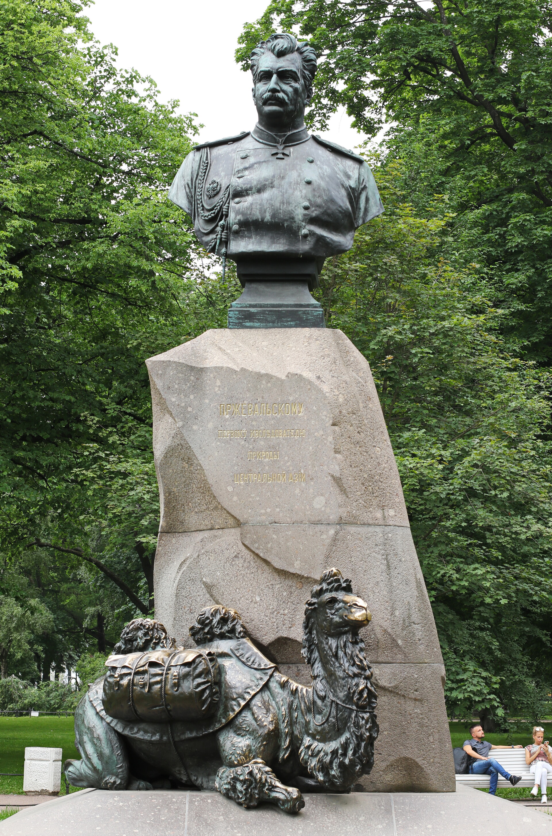 Monumento a Nikolái Przhevalski ubicado en San Petersburgo.