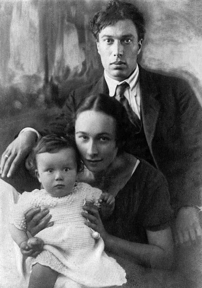 Boris Pasternak mit seiner ersten Frau Eugenia Lurje und Sohn Schenja, 1920er Jahre