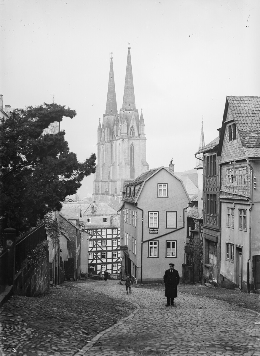 Marburg/Lahn, Blick vom Roten Graben auf die Türme der Elisabethkirche, 1925-1932
