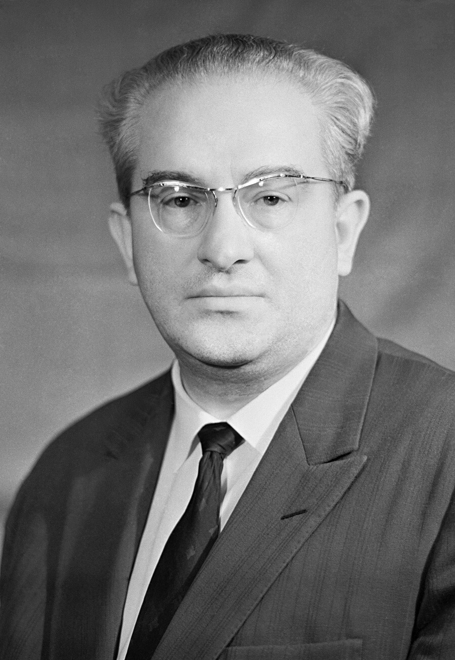 Yuri Andrópov en 1962.
