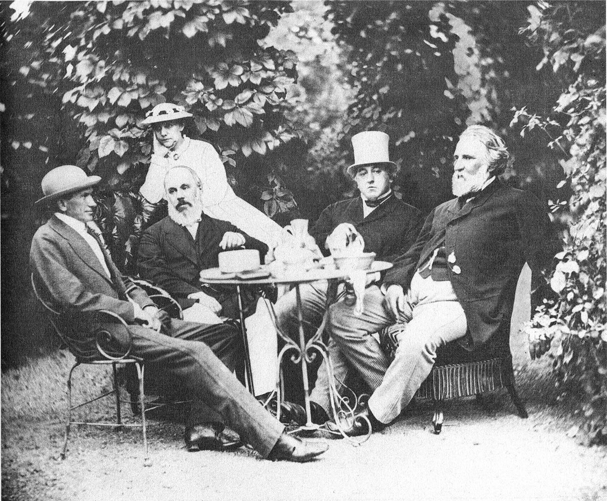 И.С.Тургенев (крайний справа) на даче братьев Милютиных в Баден-Бадене, 1867