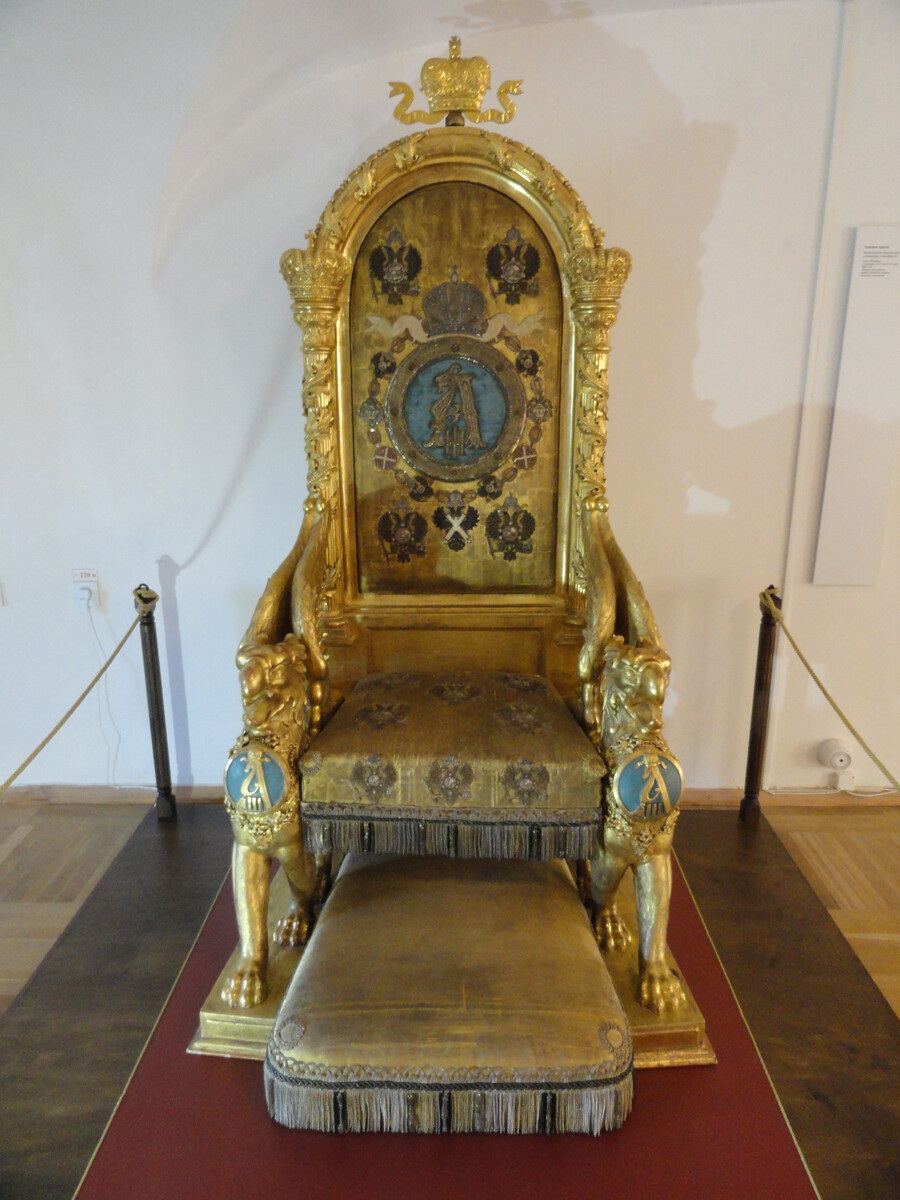 Il trono di Alessandro III
