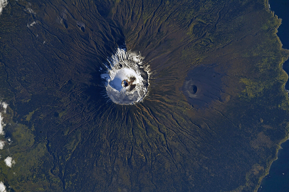 Tiatia es un volcán activo en la isla de Kunashir.