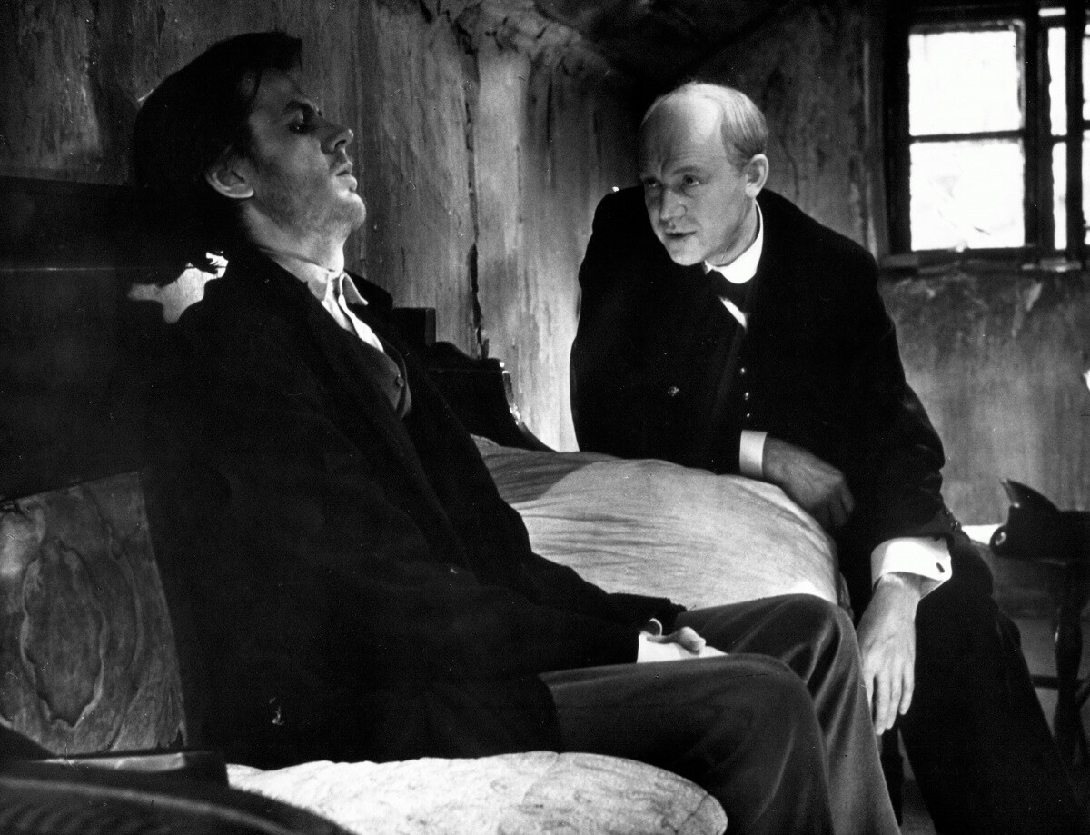  Кадри от кино лентата Престъпление и наказване / реж. Лев Кулиджанов, 1969 