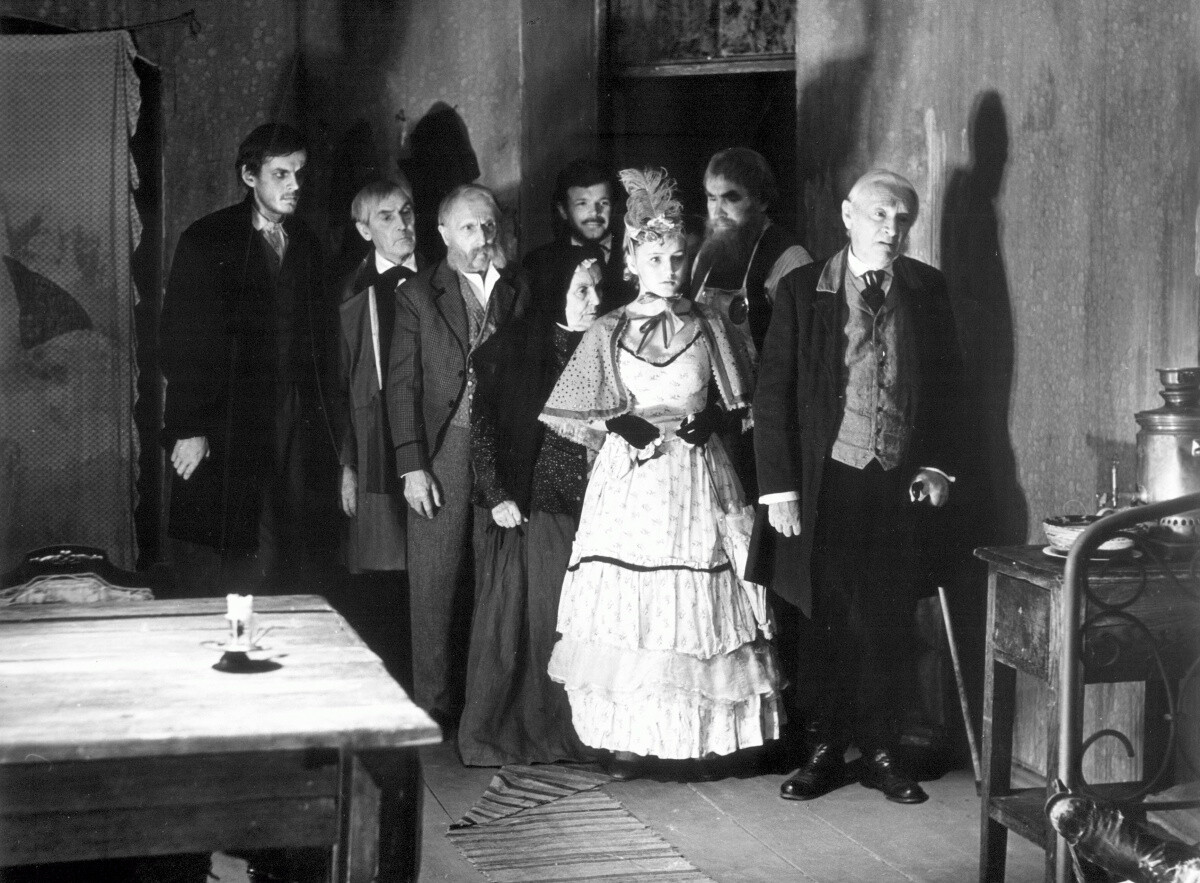  Кадри от кино лентата Престъпление и наказване / реж. Лев Кулиджанов, 1969 