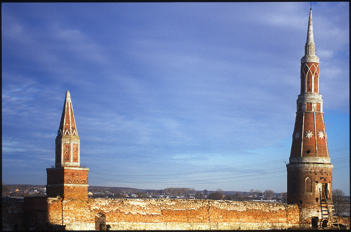 Old Golutvin Epiphany Monastery. South wall & towers in Gothic Revival style. December 26, 2003.