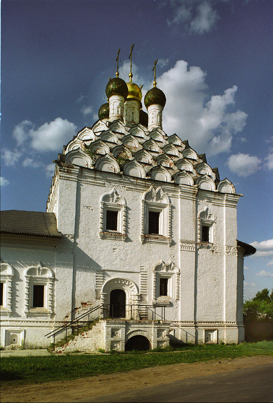 Church of the Resurrection at Posad (Church of St. Nicholas Posadsky). South view. May 23, 2007.