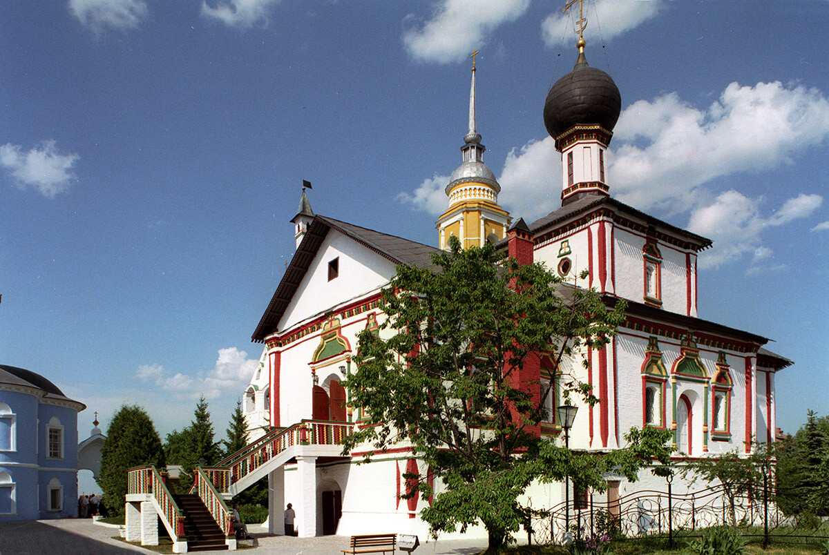Church of Intercession at New Golutvin Convent, southwest view. May 23, 2007.