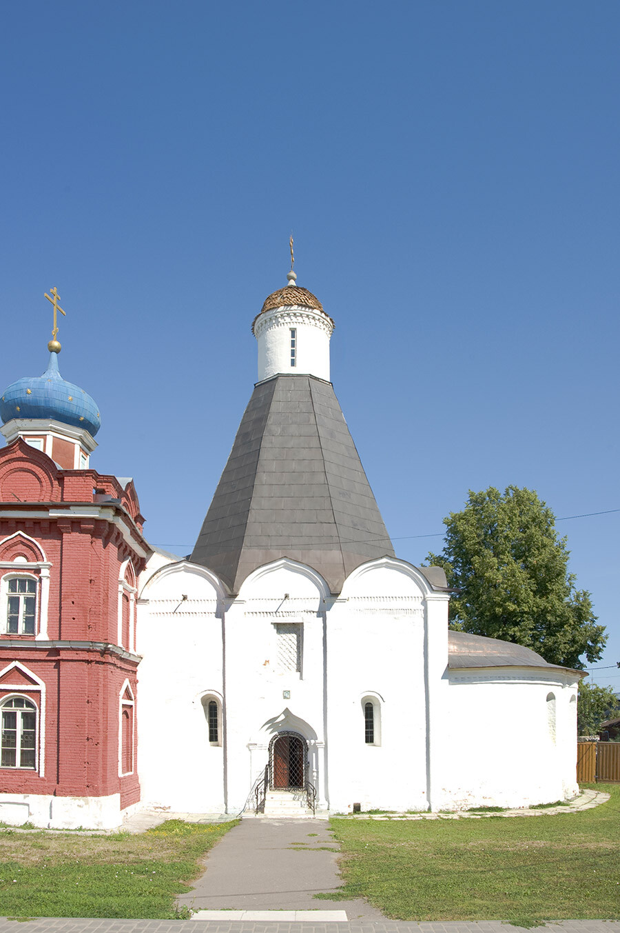 Kolomna. Church of Dormition of the Virgin, Brusensky Dormition Convent, south view. August 18, 2011.