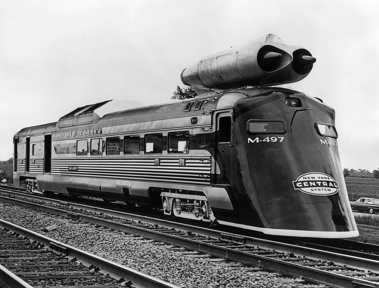El vagón de pruebas del New York Central Railroad durante un recorrido de prueba entre Butler, Indiana y Stryker, Ohio, el 29 de julio de 1966