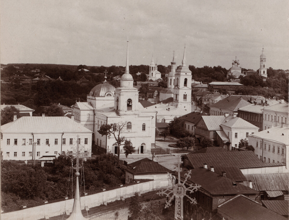 Централна Виазма, изглед на югоизток от камбанарията на Троицкия храм;  лятото на 1912 г.