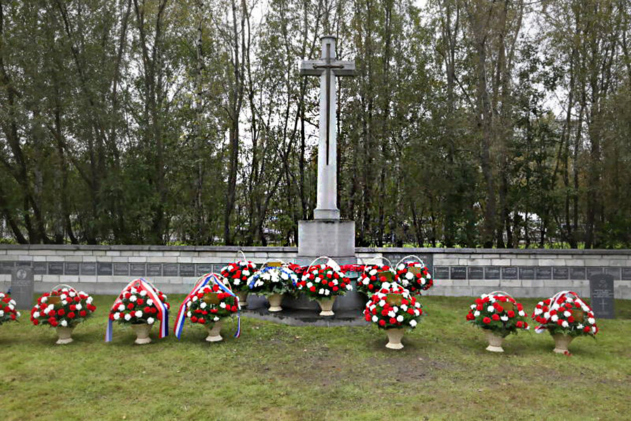 Мемориал на Британском воинском захоронении в Архангельске