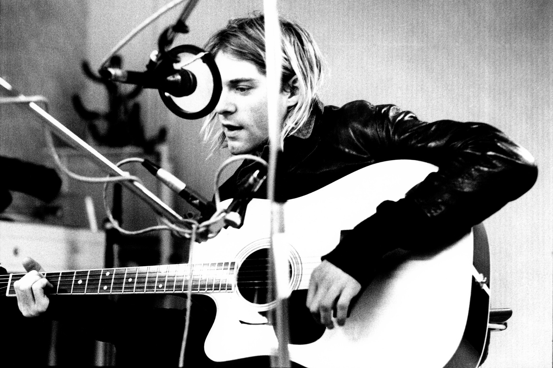 Kurt Cobain de Nirvana (le micro ici présenté n'est pas produit par l'usine Oktava)