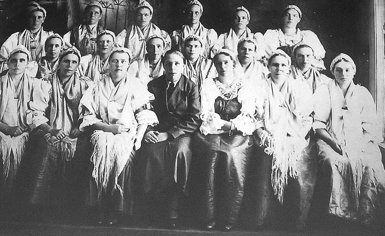 Zbor pomorskih pesmi železniškega kluba postaje Sorokskaja. 1937 