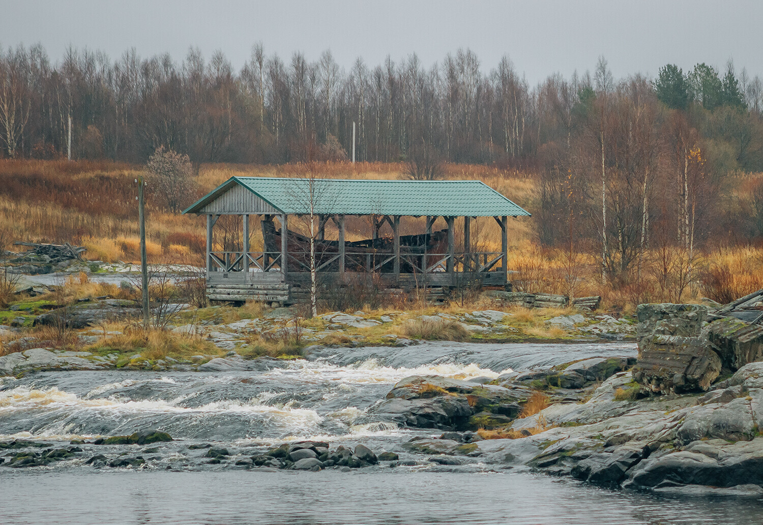 Perahu abad ke-19 di Desa Sumsky Posad, Karelia.