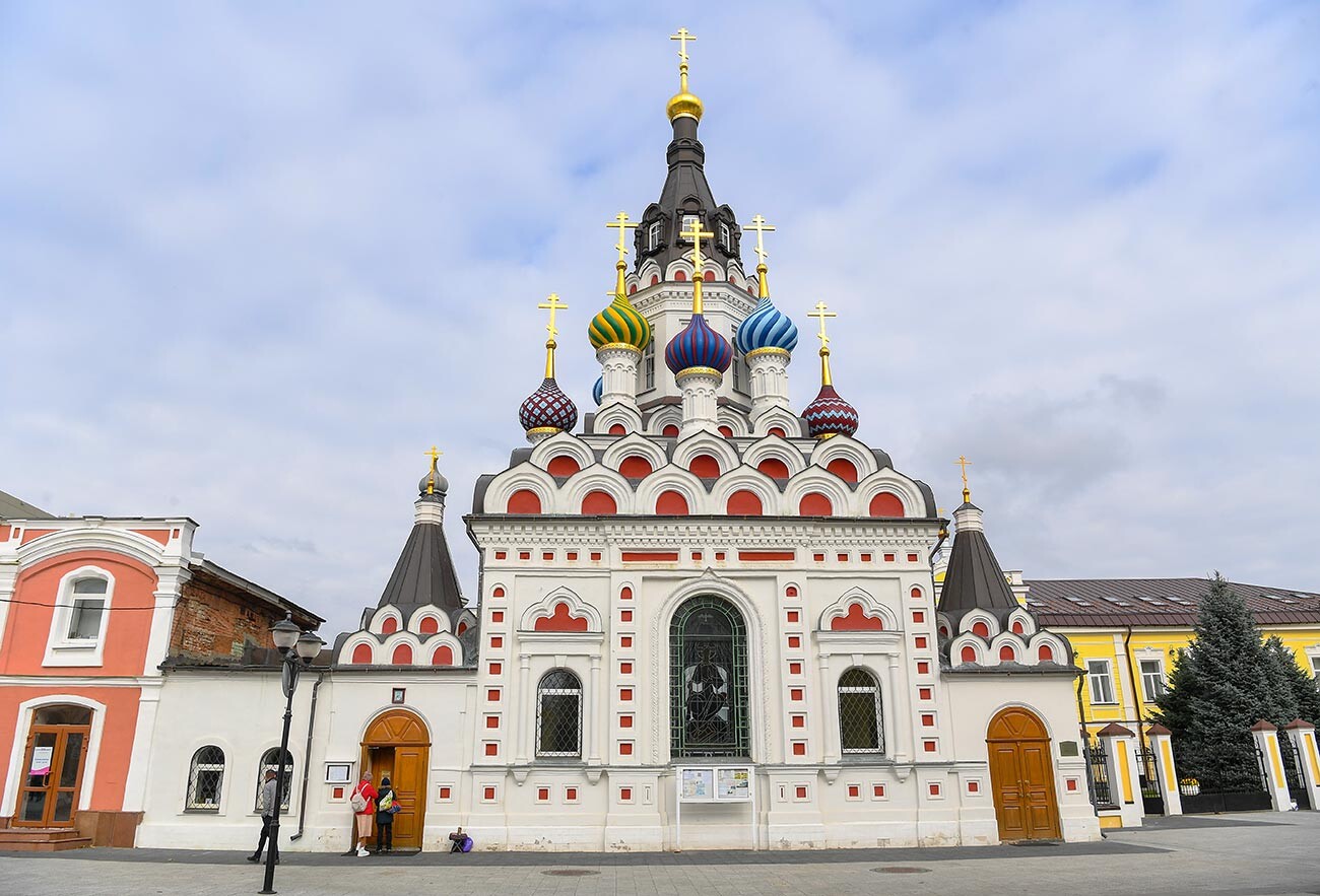 Vista de la Iglesia de la Madre de Dios 'Calma mis penas' en Sarátov. 