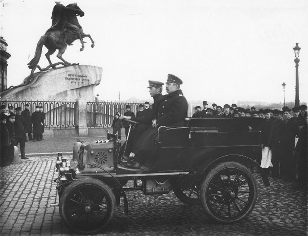 Петербург 1895 год первый автомобиль