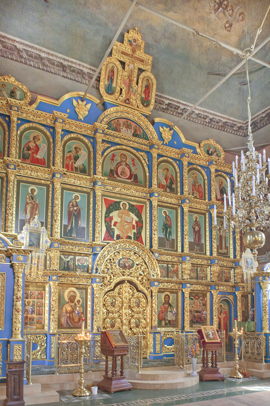 Cathédrale de la Dormition. Intérieur, nouvelle iconostase. 18 août 2013