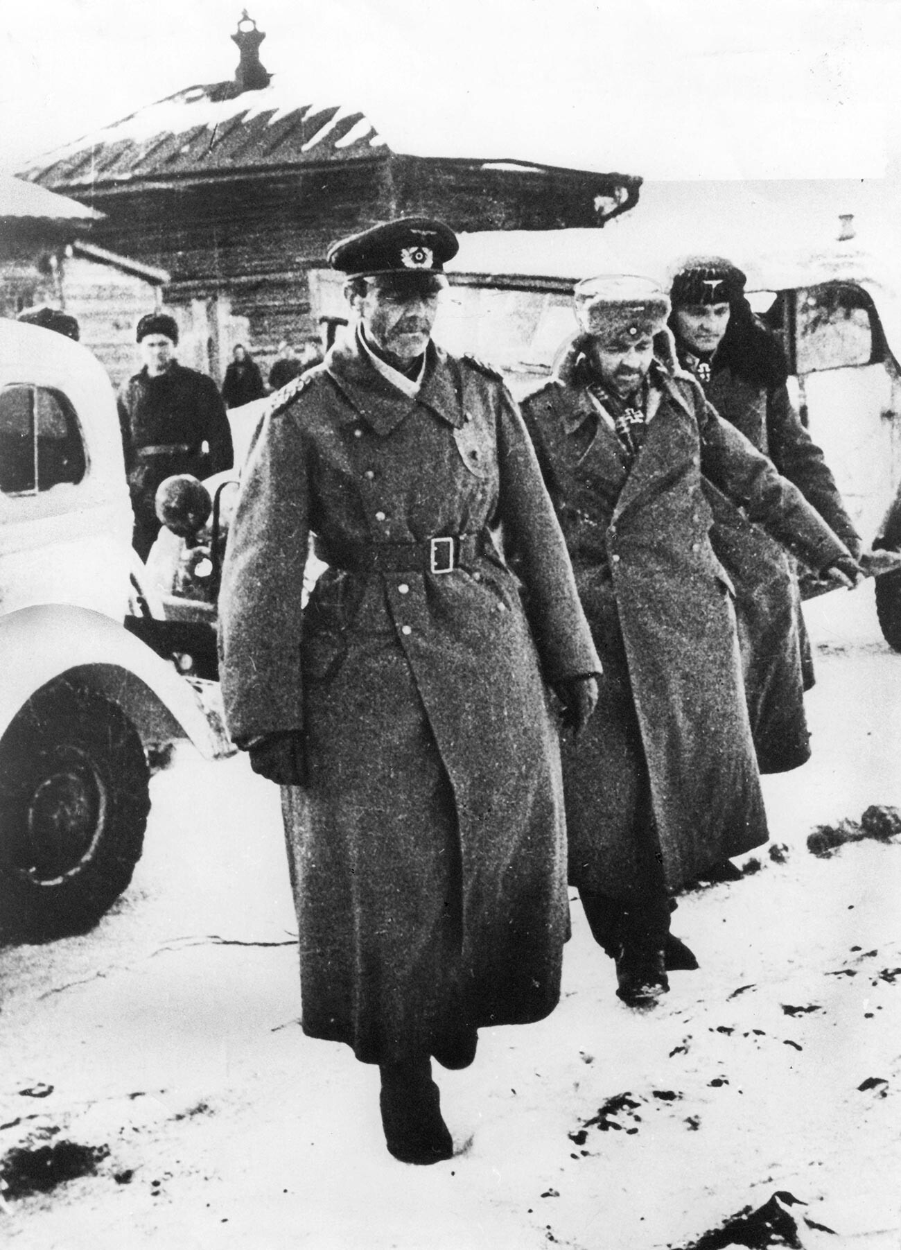 Feldmarschall Friedrich Paulus wird von der Roten Armee während der Schlacht um Stalingrad gefangen genommen, 31. Januar 1943.