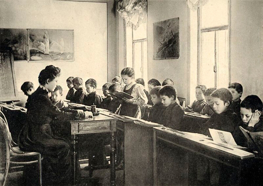 Dans une école d'usine, 1895-1905