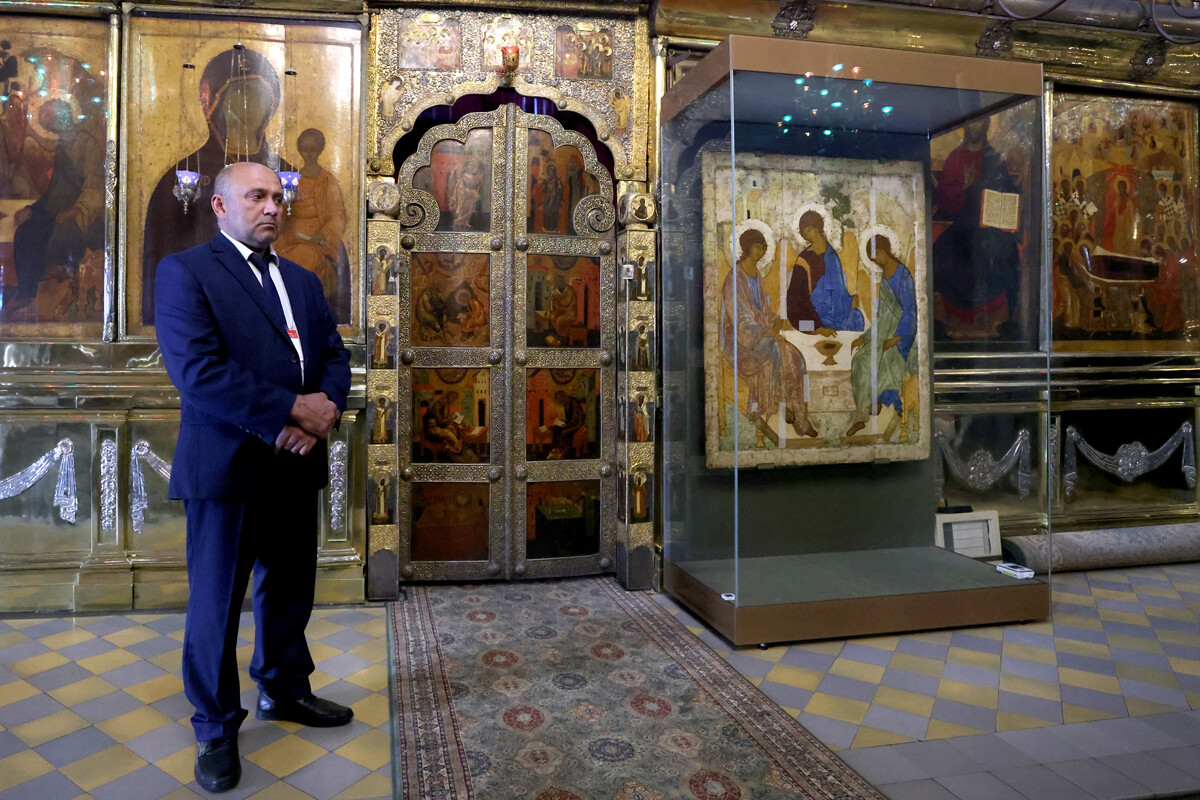 A pintura verdadeira “A Trindade” chegou a Lavra em uma caixa de proteção especial e foi mantida sob guarda.