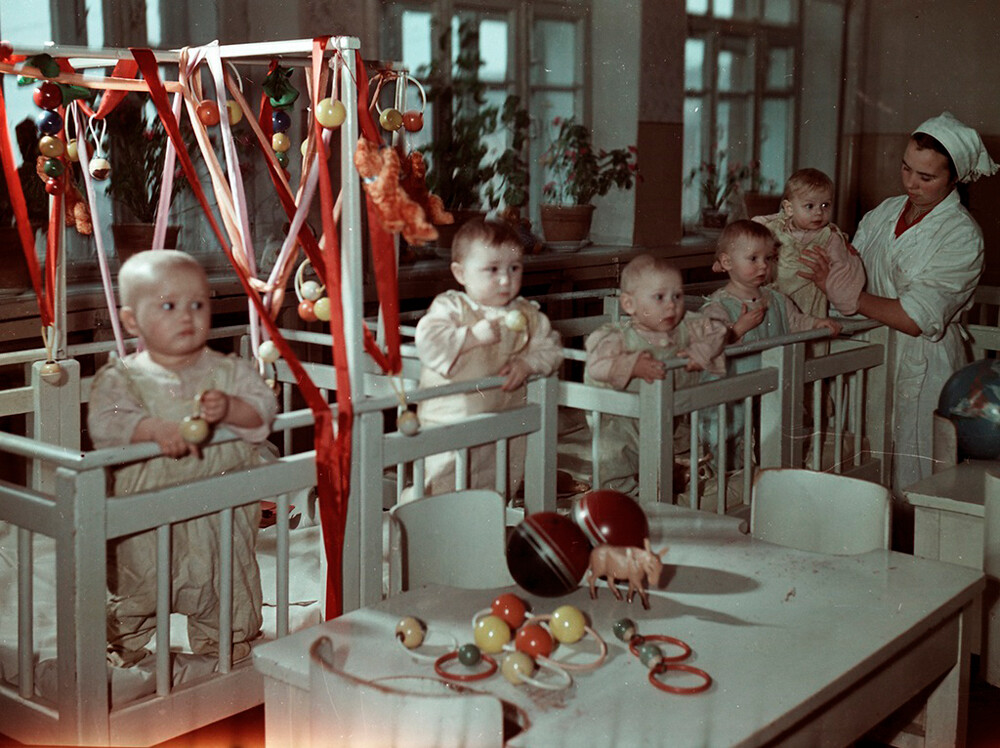 A nursery of a fine-cloths factory, 1956