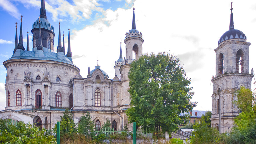 Bykovo, près de Moscou. L’église de l’icône de la Vierge de Vladimir, vue nord sur le clocher. Le 30 août 2014