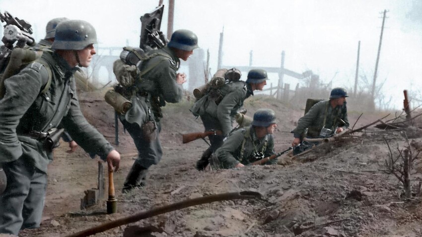Deutsche Infanterie vor dem Angriff auf sowjetische Stellungen am Stadtrand von Stalingrad. 6. November 1942.