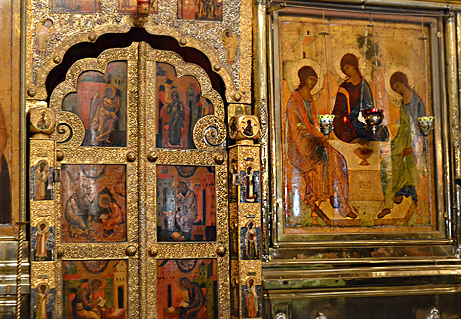 Nowadays the Trinity Cathedral has a copy of the icon